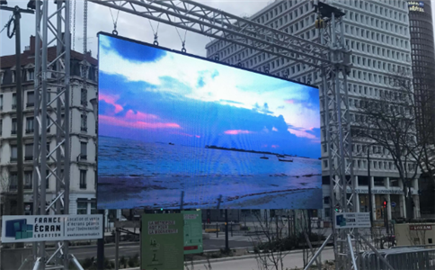 如何解決戶外全彩花屏故障? |  成都戶外全彩屏