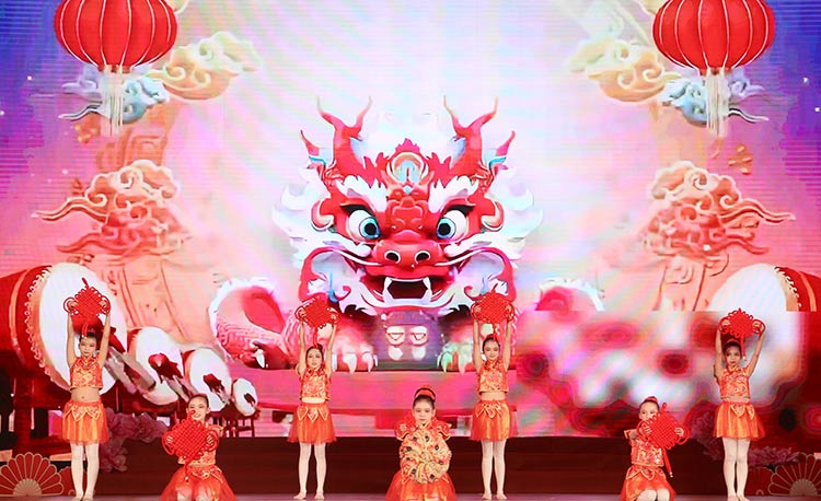 2025年春節(jié)里的LED顯示屏元素:科技與傳統(tǒng)交融的新篇章|成都led顯示屏